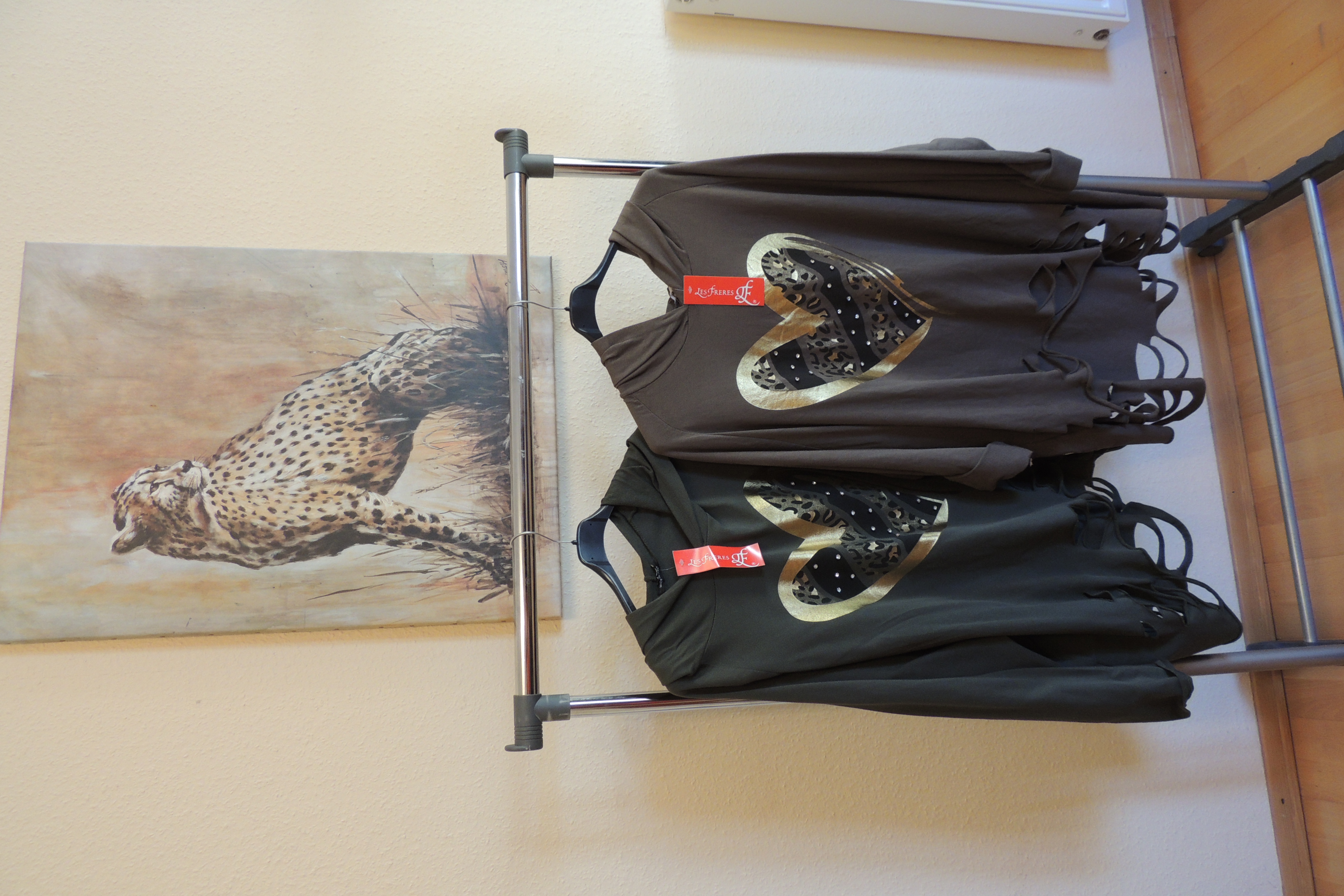 Hoodie Shirt Hängerchen Leo Herz Lochi Cut out Made Italy Gr. 48,50,52