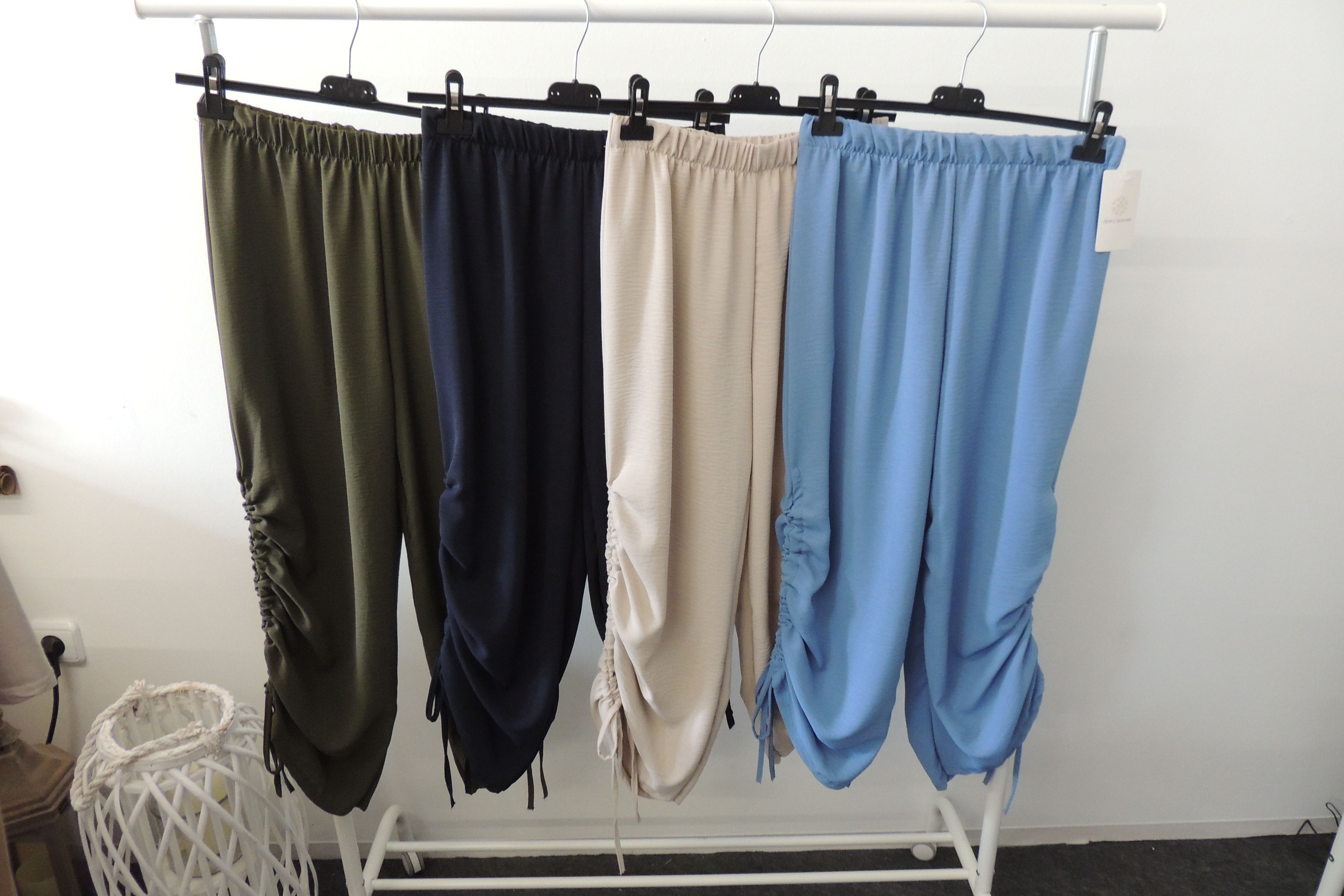 Hose Jogpant Raffung Capri 3/4 Made in Italy Gr. 36,38,40,42