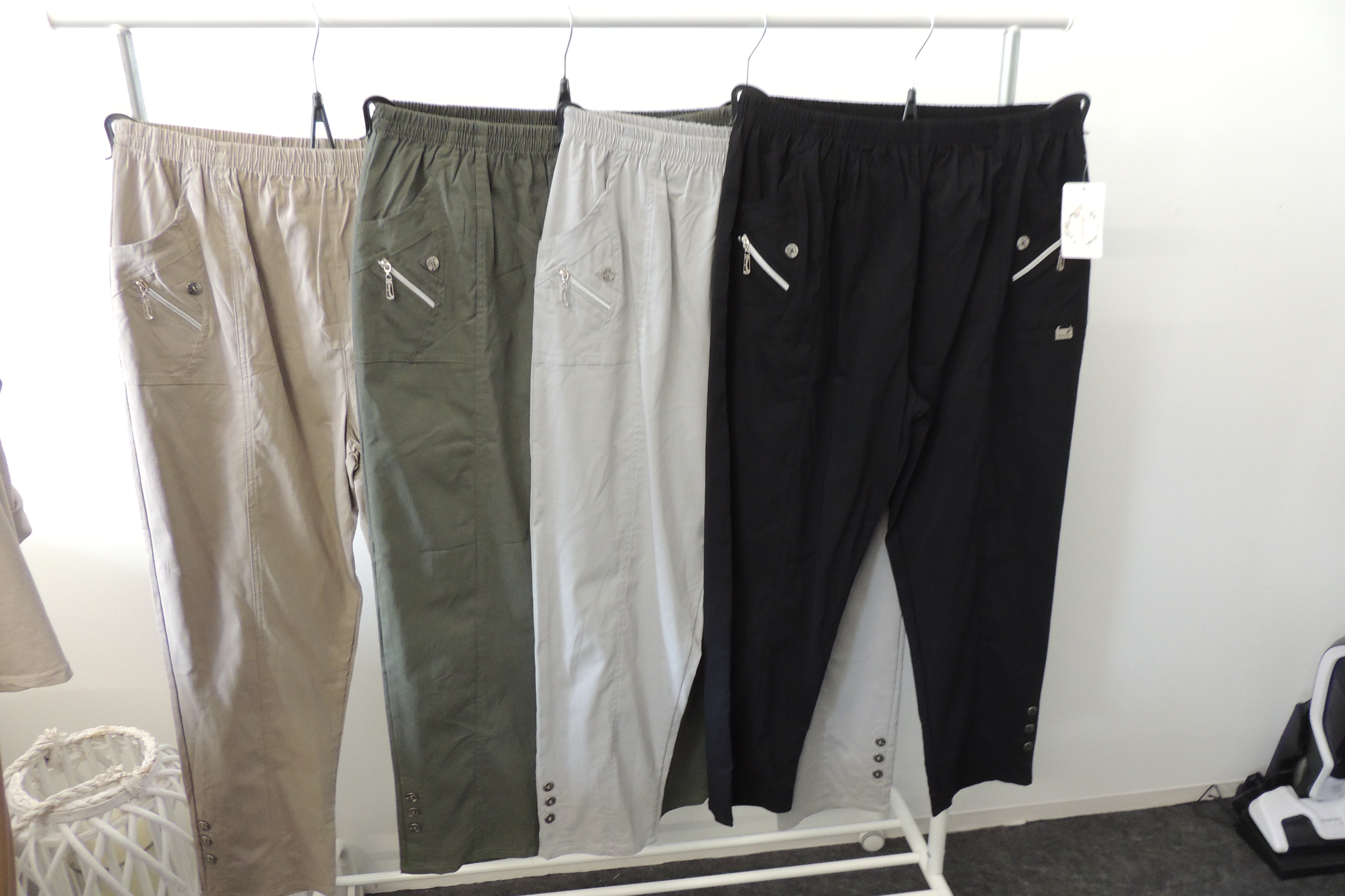 Hose Jogpant Schlupfhose Uni Knopfleiste Reißverschluß Made Italy Gr. 44,46,48