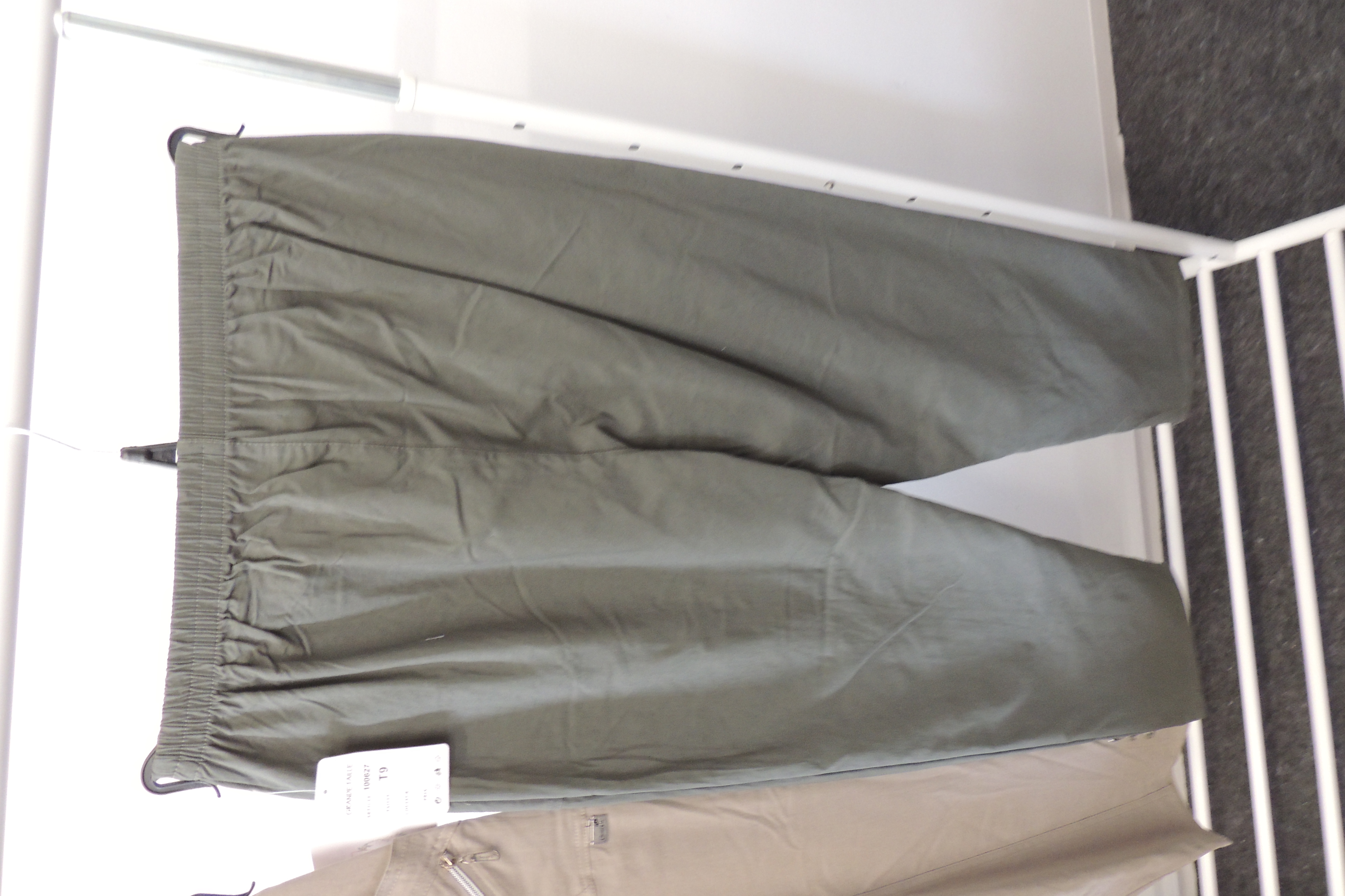 Hose Jogpant Schlupfhose Uni Knopfleiste Reißverschluß Made Italy Gr. 44,46,48
