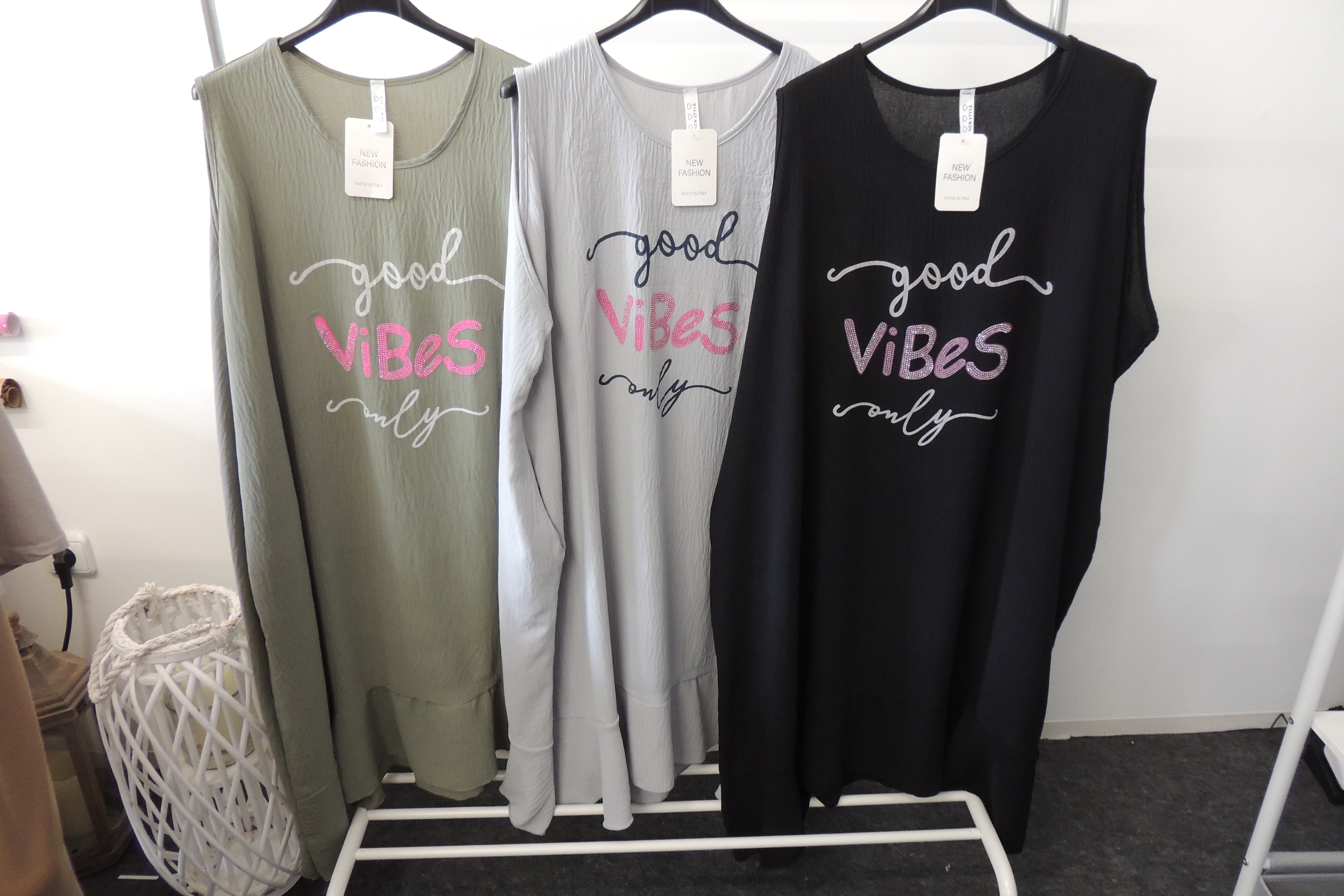 Kleid Sommerkleid Hängerchen Shirt Spruch Good vibes on Made Italy46,48,50
