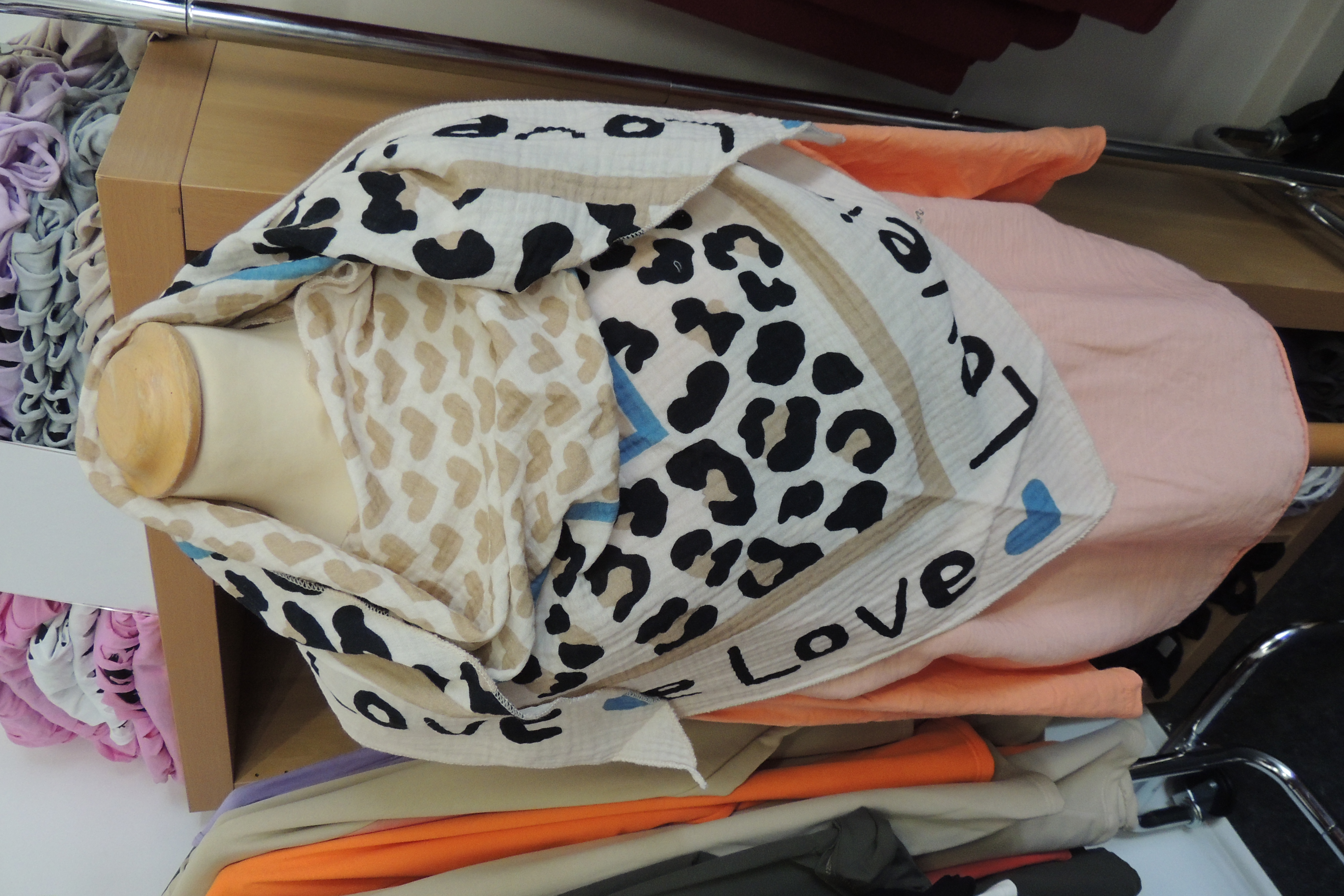 Dreieckstuch Tuch Schal Stola Leo Musselin Love groß XXL weich Made in Italy